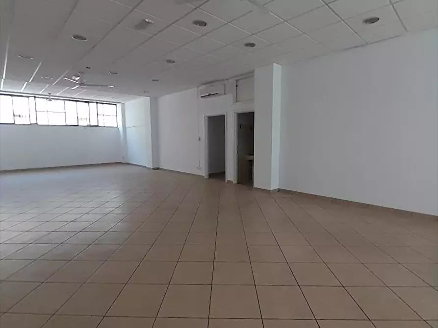 Immagine 7 di Locale commerciale in affitto  a Polistena