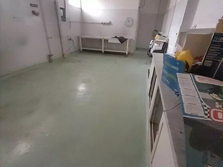 Immagine 2 di Attività commerciale in affitto  a Taurianova