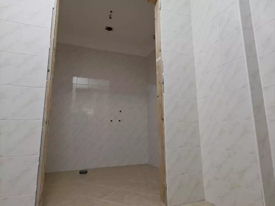 Immagine 8 di Locale commerciale   a Gioia Tauro