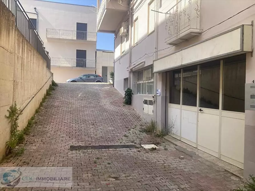 Immagine 1 di Magazzino in affitto  in Via Gioacchino Germanà  a Lercara Friddi