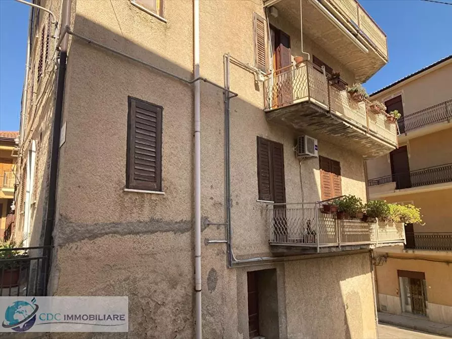 Immagine 1 di Appartamento in vendita  in Via Mercato  Castronovo di Sicilia a Castronovo Di Sicilia