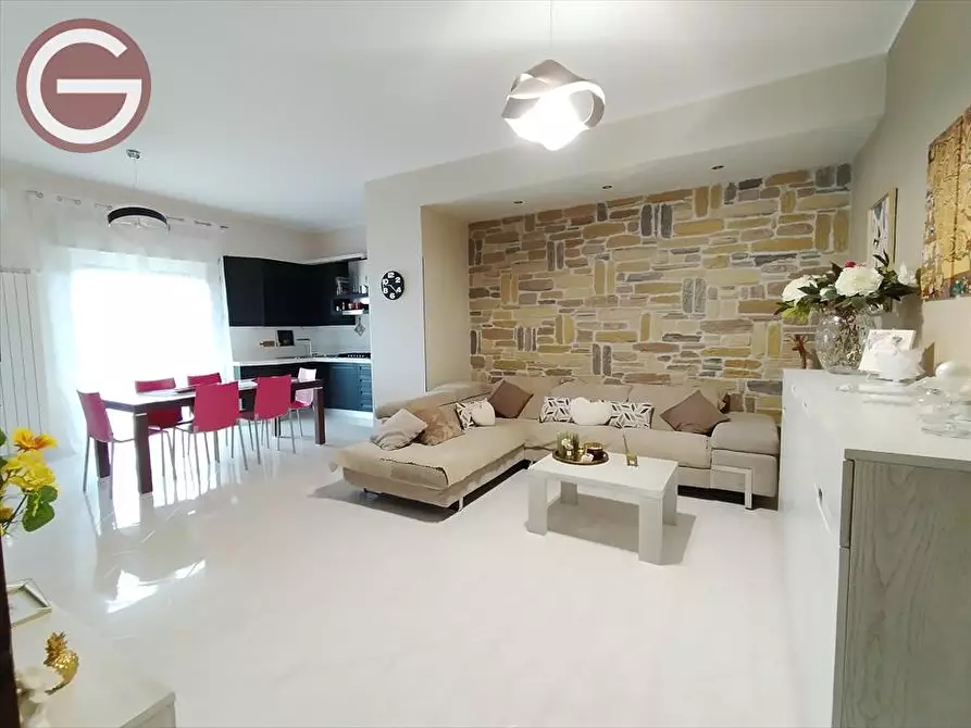 Immagine 1 di Appartamento in vendita  a Gioia Tauro