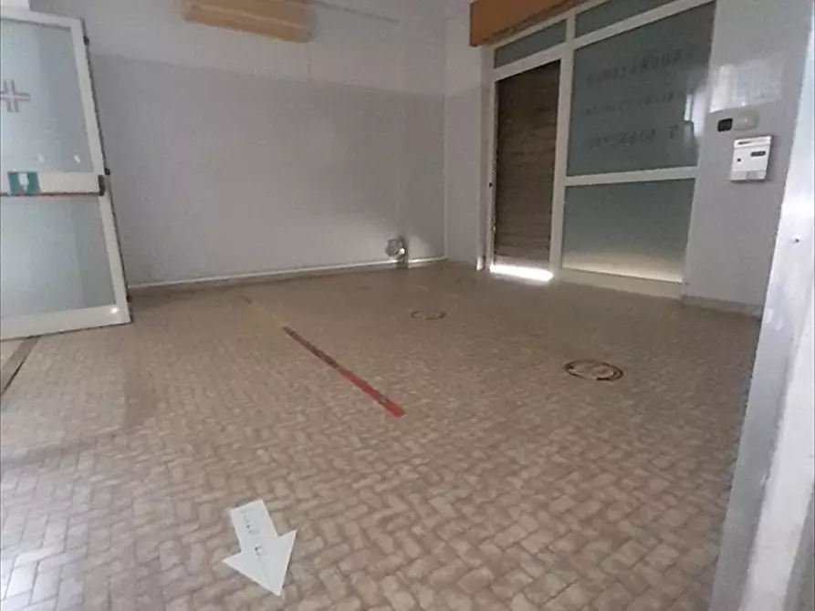 Immagine 4 di Attività commerciale in affitto  a Taurianova