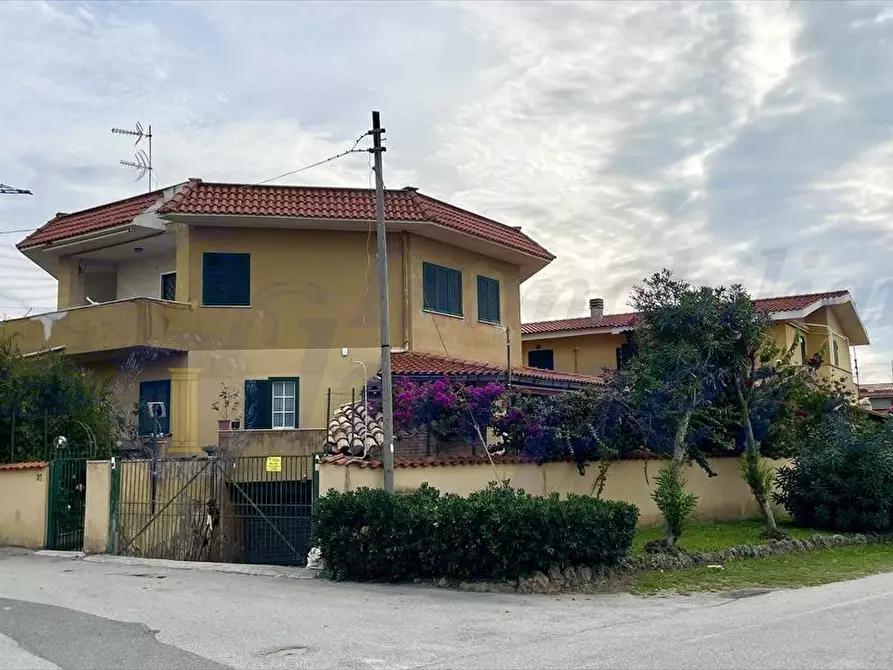 Immagine 3 di Box auto in vendita  in Via Delle Giunchiglie  a Ardea