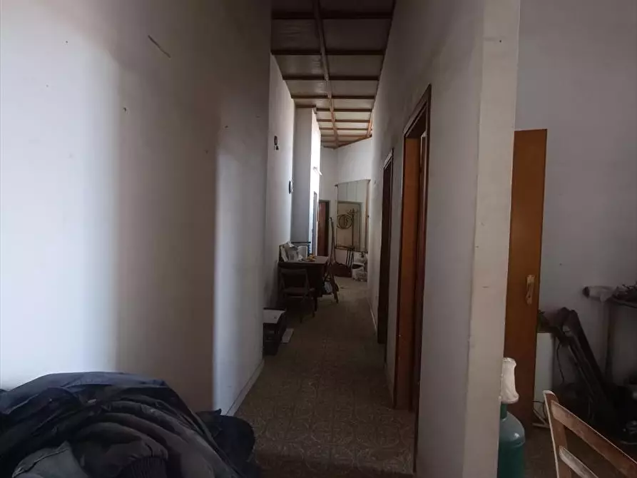 Immagine 15 di Locale commerciale in vendita  a Taurianova