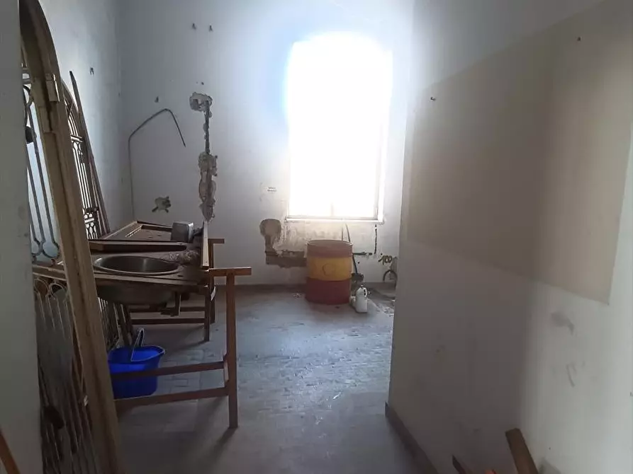 Immagine 10 di Locale commerciale in vendita  a Taurianova