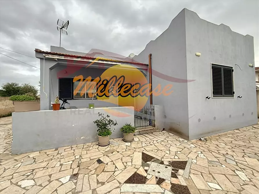 Immagine 2 di Villa in vendita  in via della donzella a Siracusa