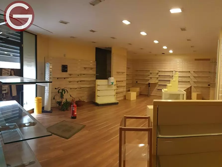 Immagine 3 di Locale commerciale in vendita  a Taurianova