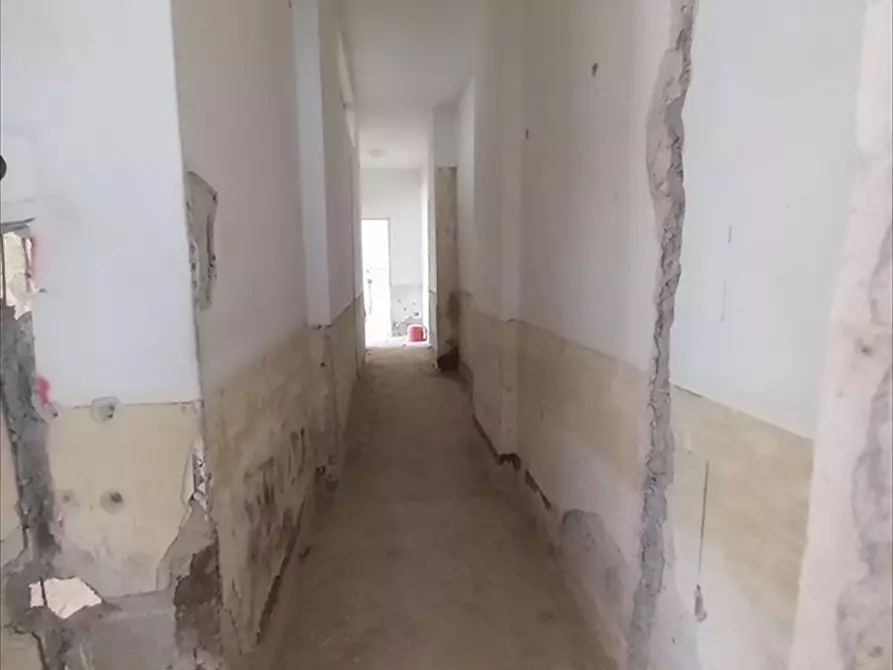 Immagine 10 di Appartamento in vendita  a Cinquefrondi