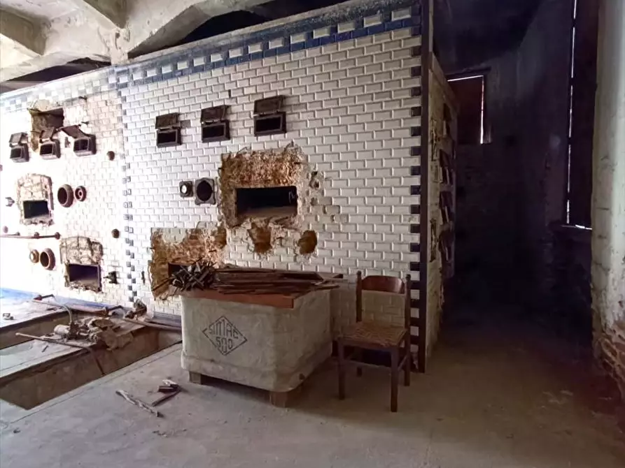 Immagine 4 di Locale commerciale in vendita  a Polistena