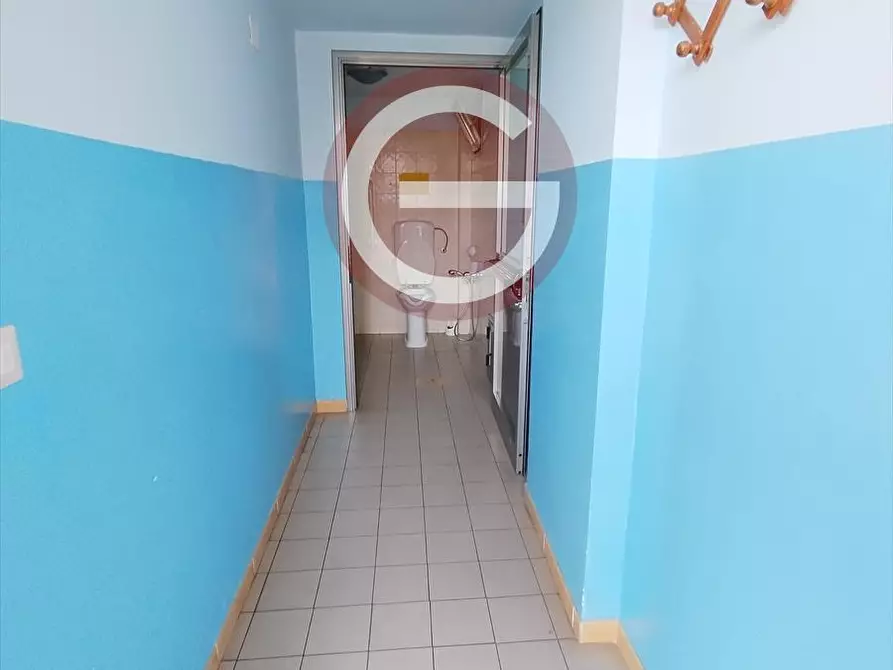 Immagine 15 di Locale commerciale in vendita  a Taurianova