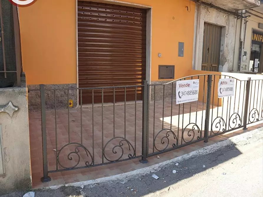 Immagine 3 di Locale commerciale in vendita  a Taurianova