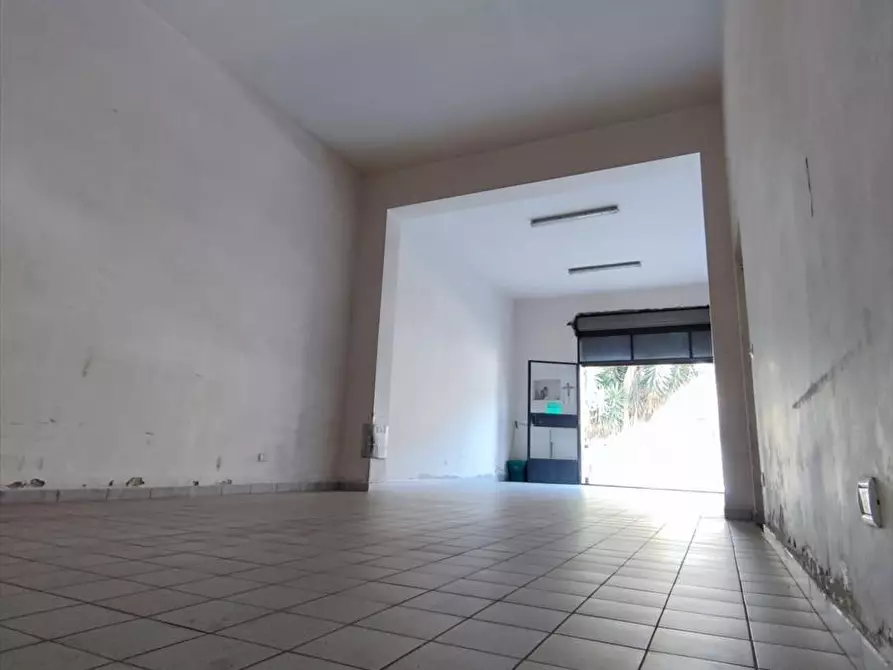 Immagine 3 di Locale commerciale in vendita  a Taurianova