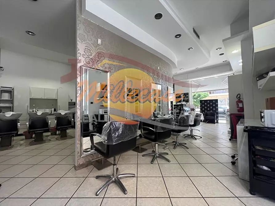 Immagine 12 di Locale commerciale in vendita  in viale tica a Siracusa