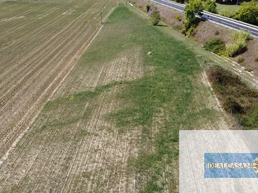 Immagine 1 di Terreno agricolo in vendita  in Macerata Contrada Potenza 33 a Macerata