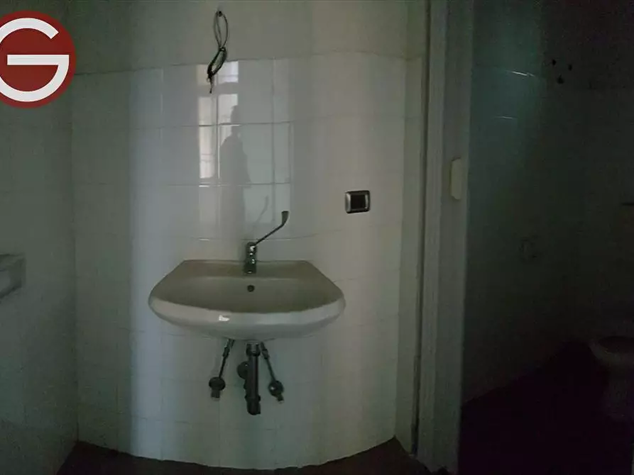 Immagine 4 di Locale commerciale in vendita  a Taurianova