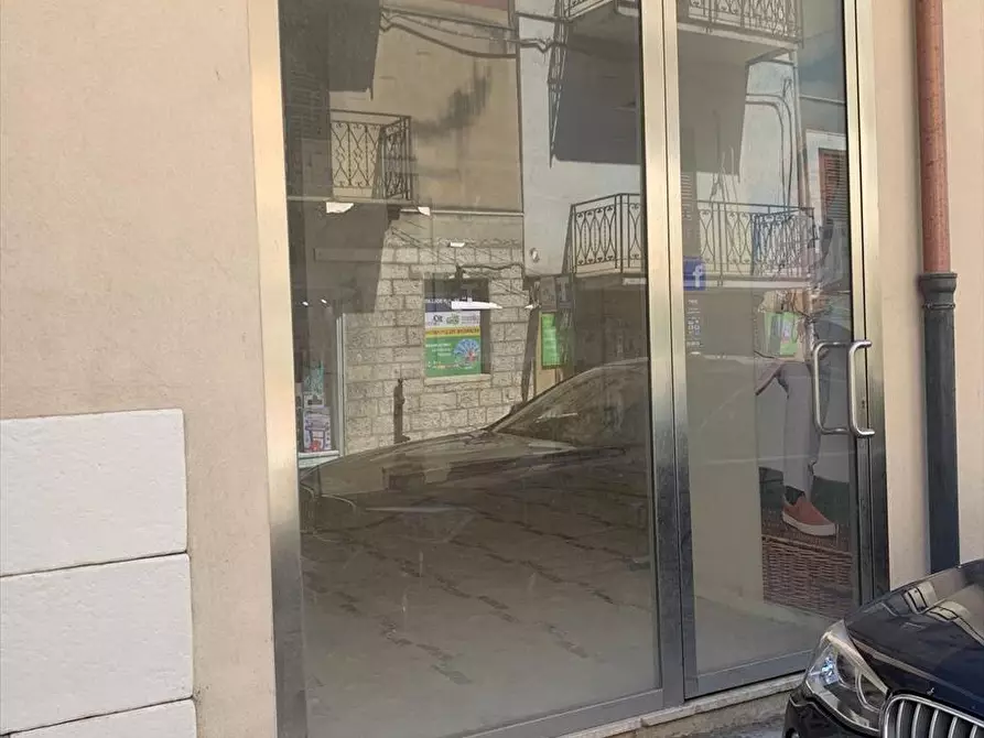 Immagine 3 di Locale commerciale in vendita  in via Corso Finocchiaro Aprile 47 45 43 39 a Lercara Friddi