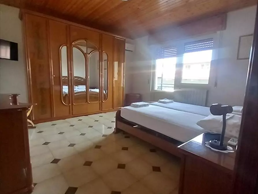 Immagine 10 di Appartamento in vendita  a Cinquefrondi