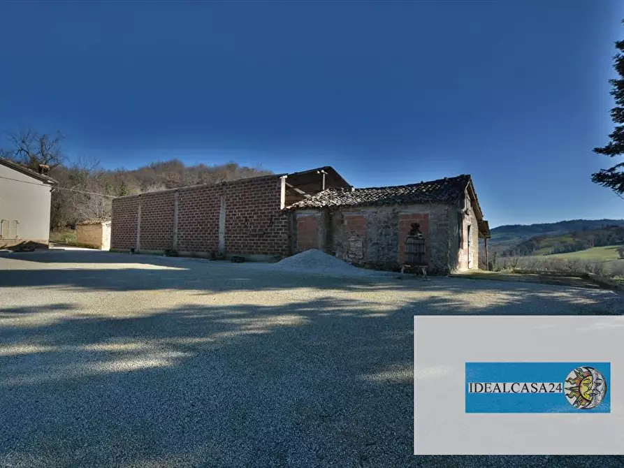 Immagine 1 di Deposito in vendita  in camporotondo di fiastrone c.da colvenale n. 7  a Camporotondo Di Fiastrone