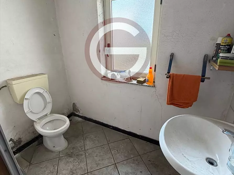 Immagine 9 di Locale commerciale in vendita  a Taurianova