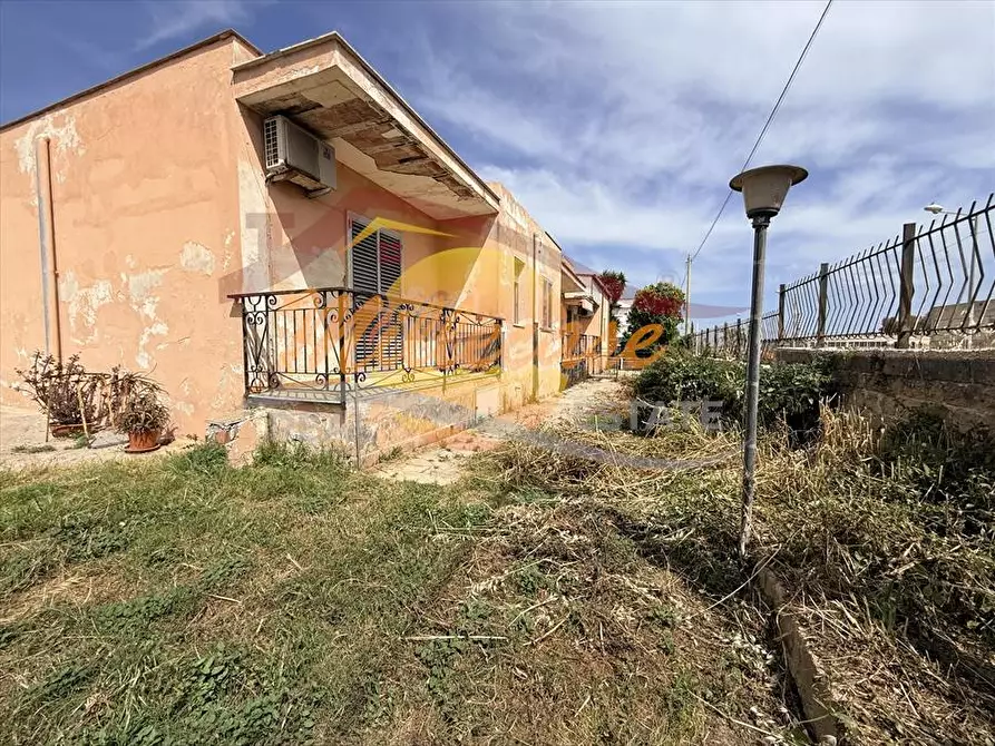 Immagine 1 di Villa in vendita  in VIALE GARRONE a Siracusa