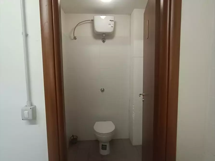 Immagine 14 di Capannone industriale in affitto  a Taurianova