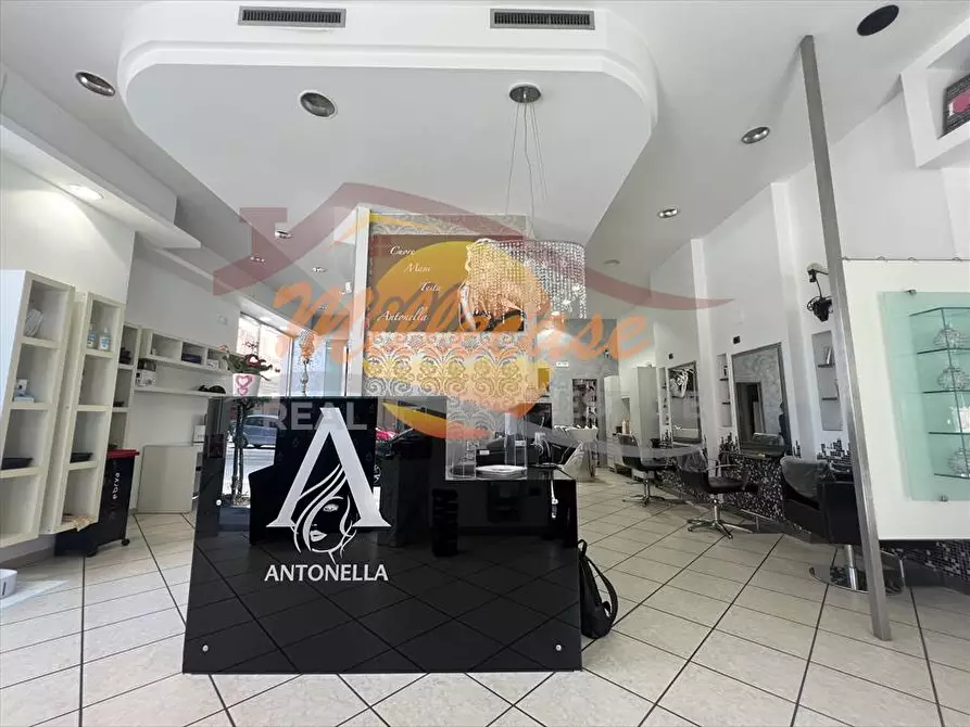 Immagine 25 di Locale commerciale in vendita  in viale tica a Siracusa