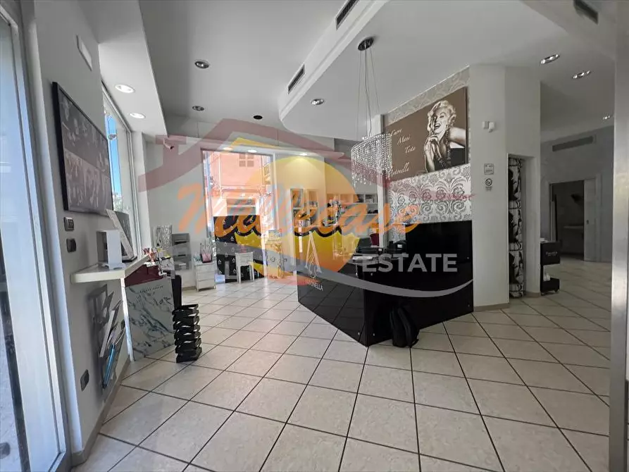 Immagine 15 di Locale commerciale in vendita  in viale tica a Siracusa