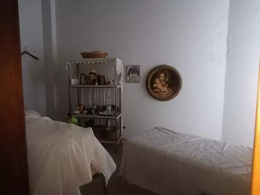 Immagine 13 di Locale commerciale in vendita  a Taurianova