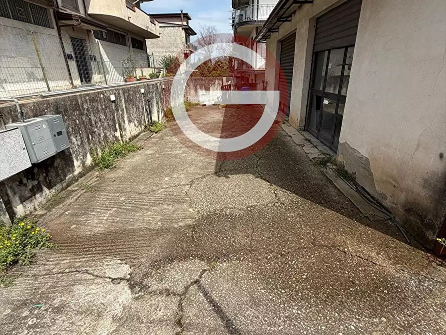 Immagine 11 di Locale commerciale in vendita  a Taurianova