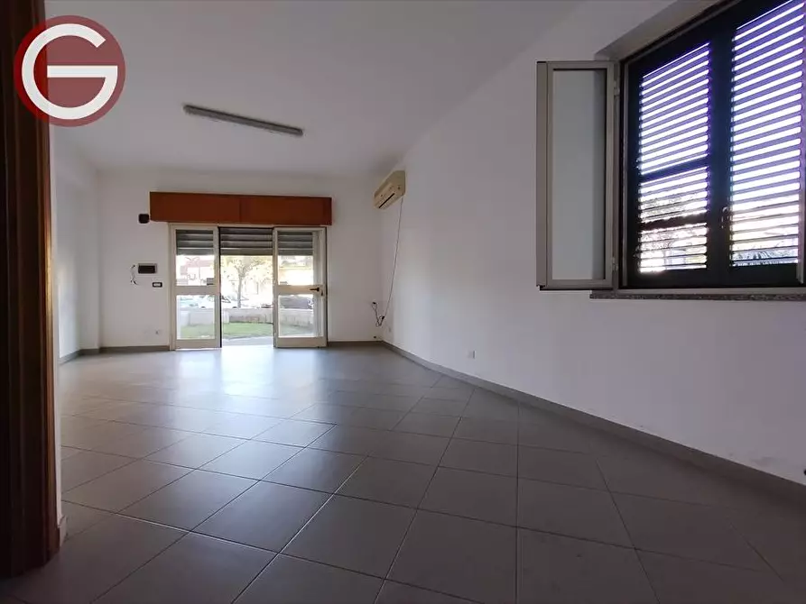 Immagine 8 di Locale commerciale in affitto  a Taurianova