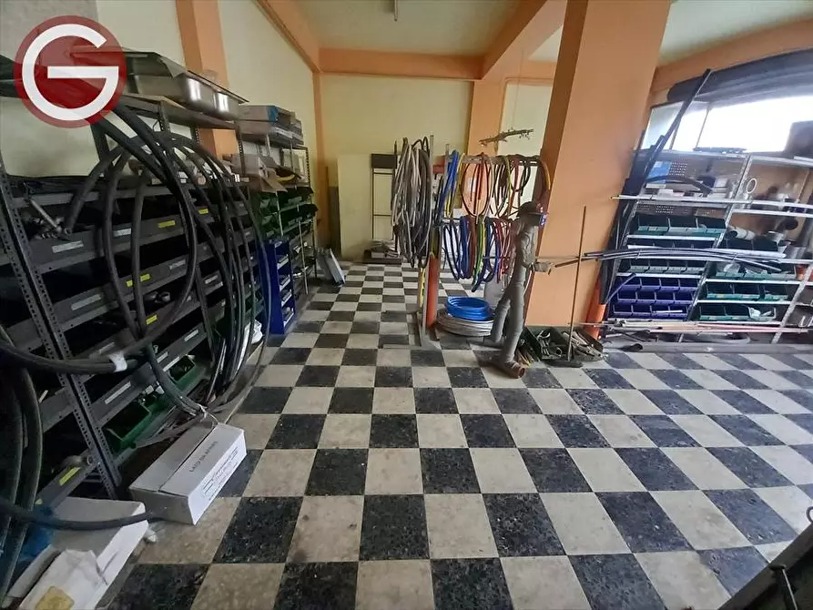 Immagine 10 di Locale commerciale in vendita  a Polistena