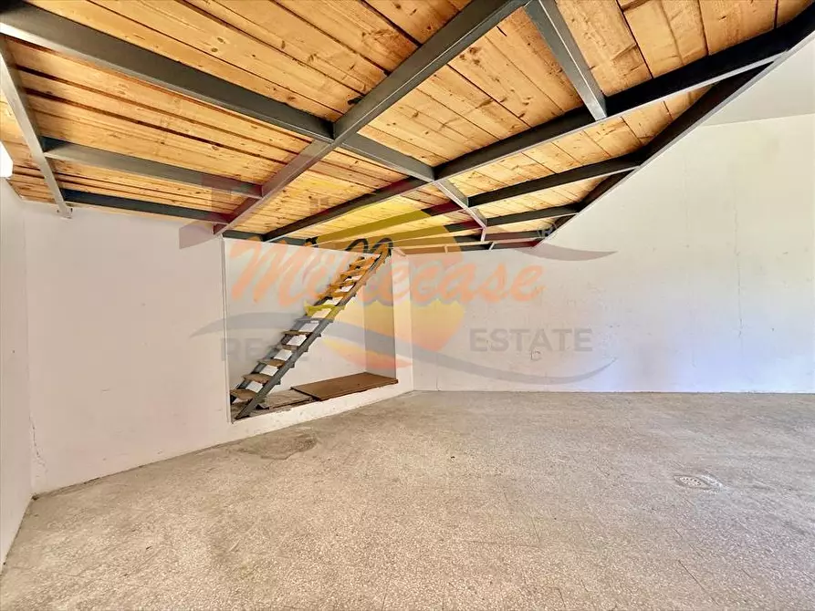 Immagine 11 di Garage in vendita  in VIALE TICA a Siracusa