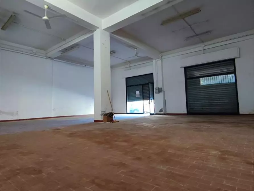 Immagine 4 di Locale commerciale   a Taurianova