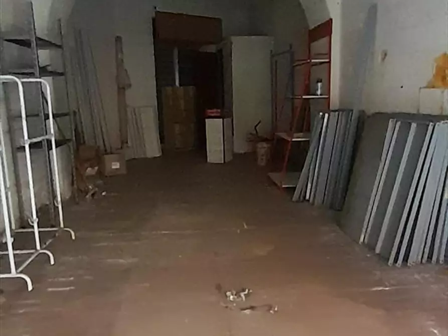 Immagine 2 di Locale commerciale in vendita  a Cinquefrondi