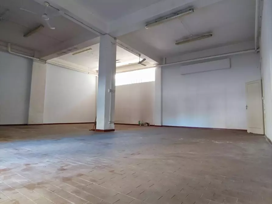 Immagine 6 di Locale commerciale   a Taurianova