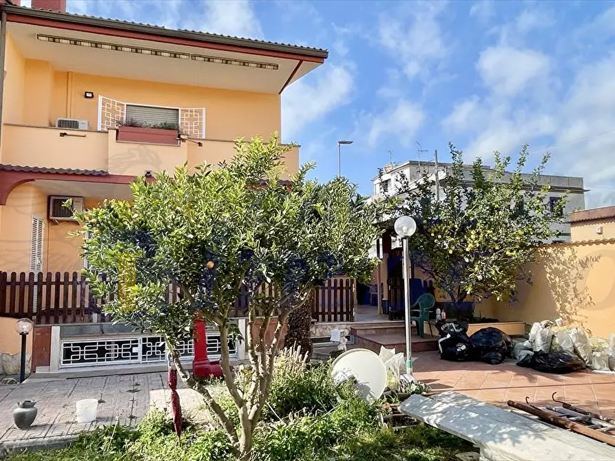 Immagine 2 di Villa in vendita  in Via Corleone n. 1 a Pomezia