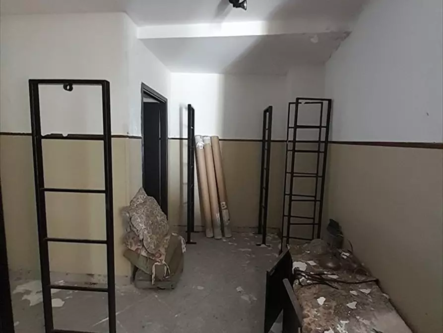 Immagine 6 di Locale commerciale in vendita  a Taurianova