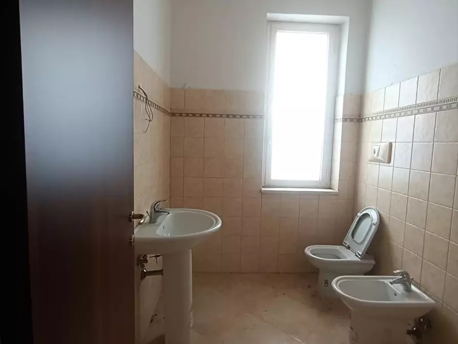 Immagine 14 di Locale commerciale in vendita  a Taurianova