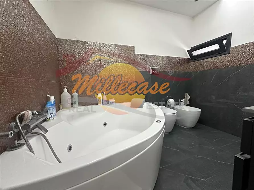 Immagine 11 di Appartamento in vendita  in piazza santa lucia a Siracusa