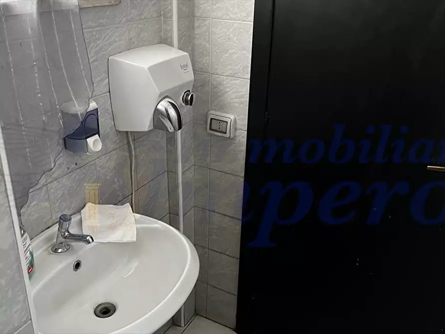 Immagine 30 di Locale commerciale in affitto  in Viale Danimarca 169 a Pomezia