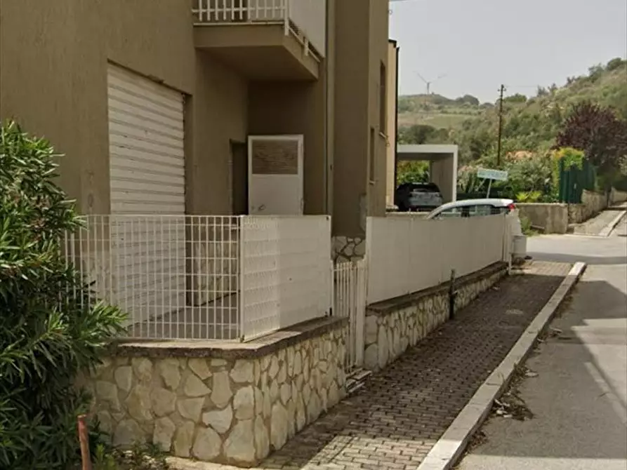 Immagine 2 di Locale commerciale in affitto  in Via Scammacca a Lercara Friddi