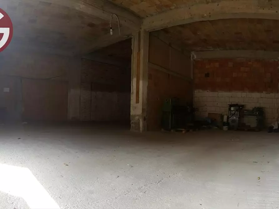 Immagine 2 di Garage in vendita  a Taurianova