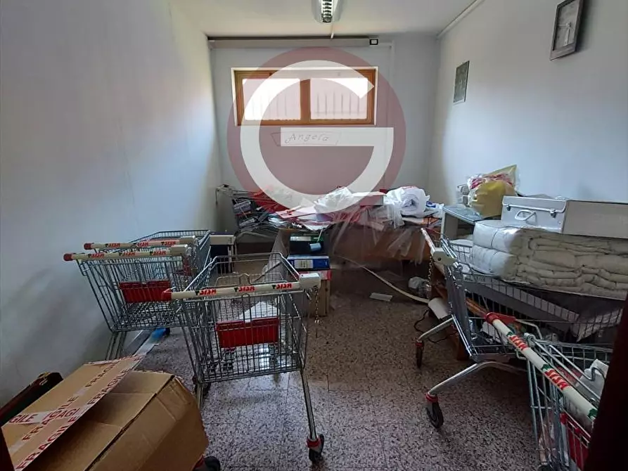 Immagine 18 di Locale commerciale in vendita  a Cittanova