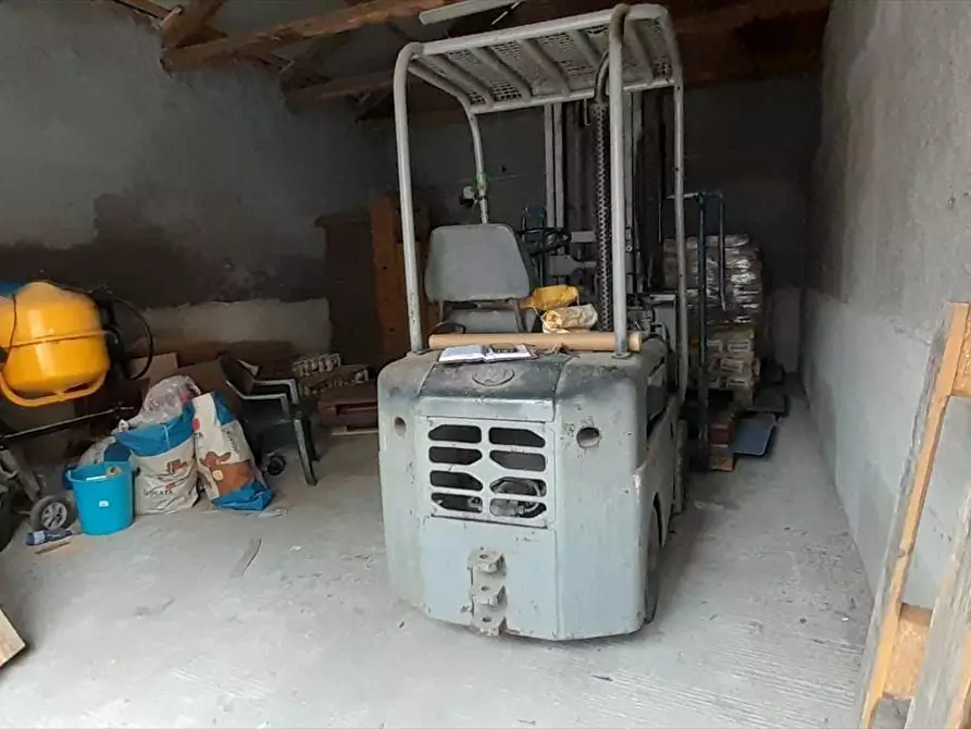 Immagine 7 di Deposito in vendita  a Taurianova