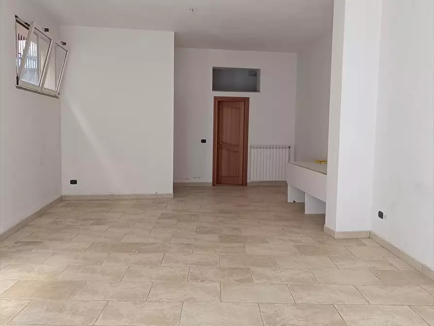 Immagine 2 di Locale commerciale in affitto  a Taurianova
