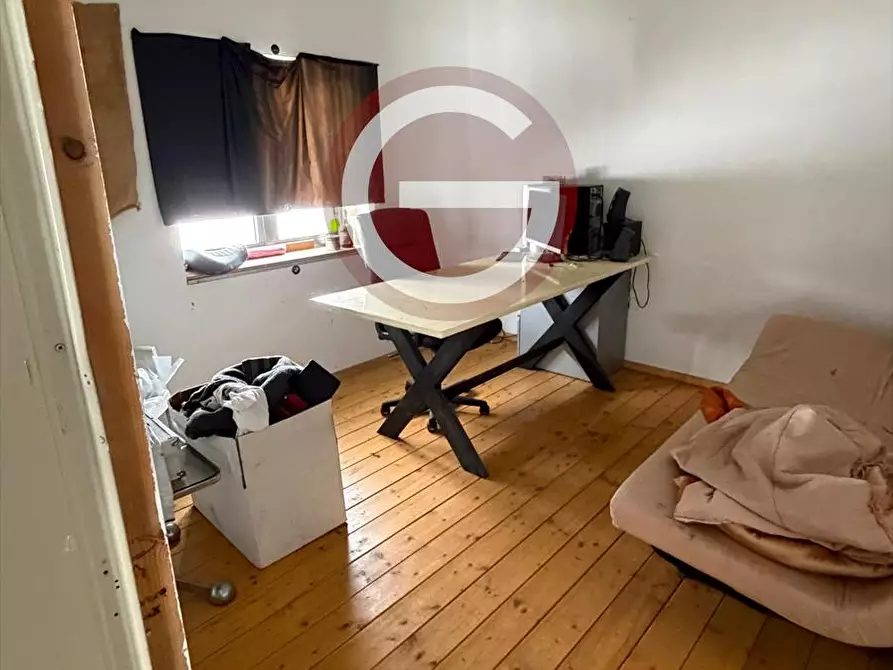 Immagine 2 di Locale commerciale in vendita  a Taurianova