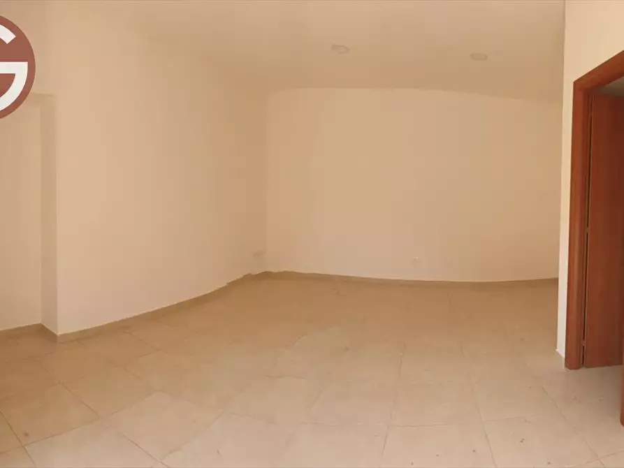 Immagine 5 di Locale commerciale in vendita  a Taurianova