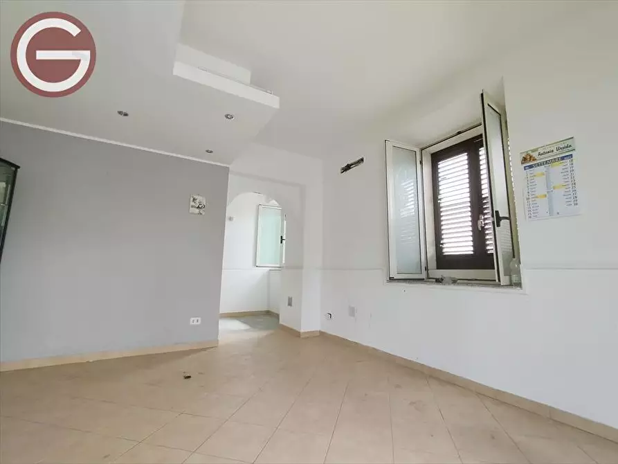 Immagine 2 di Locale commerciale in affitto  a Taurianova