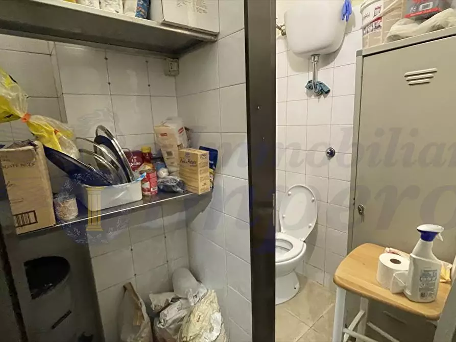 Immagine 6 di Attività commerciale in vendita  in Viale Danimarca a Pomezia